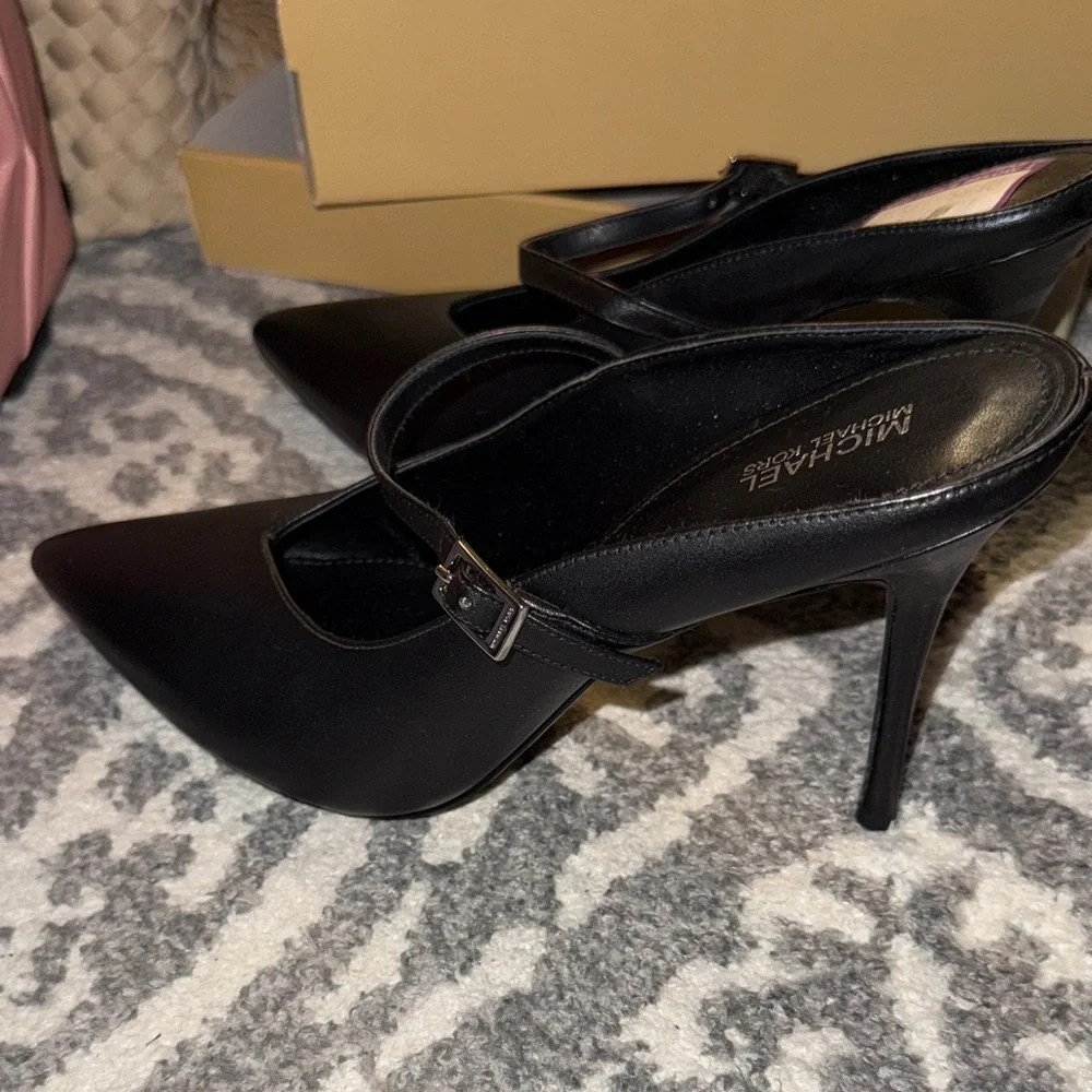 Michael Kors Black Heeled Pumps - Picture 2 of 3
